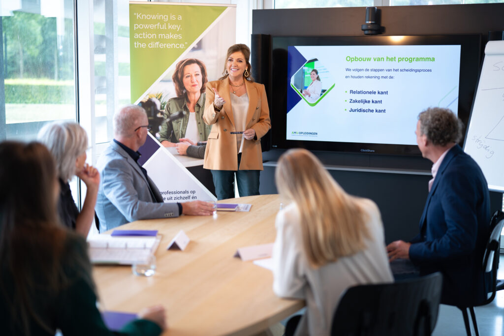 Op zoek naar Dé Opleider voor Scheidingsprofessionals? Wij bieden opleidingen in Bemiddeling, Scheidingsspecialisatie, Coaching en Ondernemerschap.